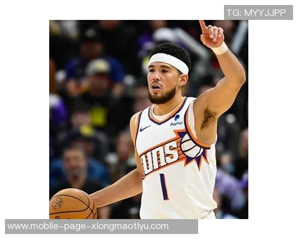 布克遭遇严密防守表现低迷18投仅4中贡献10分16助攻却有9次失误