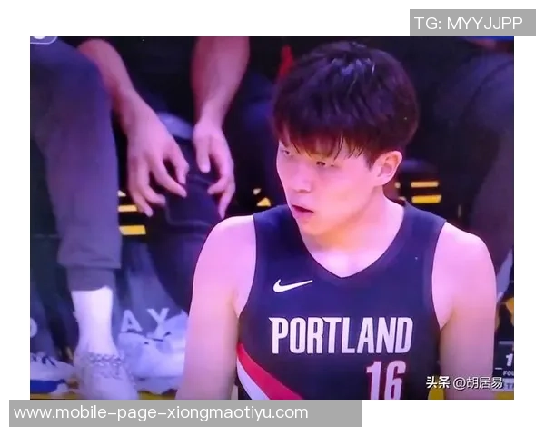 杨瀚森背粉色小书包启程湾区NBA首秀即将开启